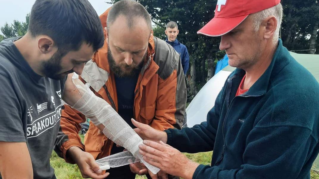 В Карпатах сразу в трех туристов попала молния