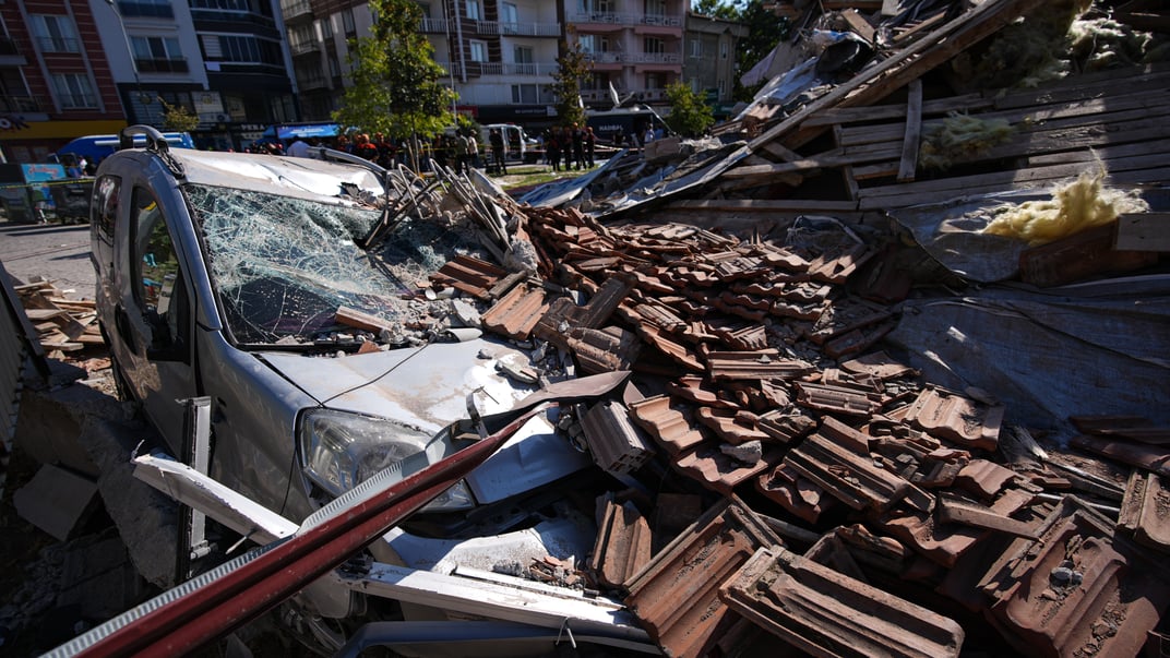 Руїни будівлі в районі Камікебір після землетрусу, Туреччина, 11 серпня 2025 року
