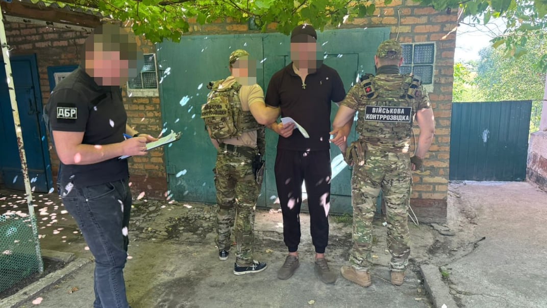 Фігуранту повідомляють про підозру в насильстві щодо полонених українських військових
