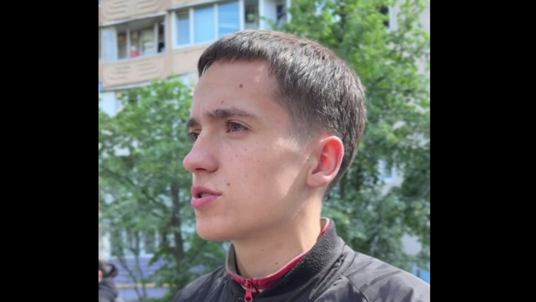 18-річний Іван допоміг рятувальникам витягти жінку з-під завалів.