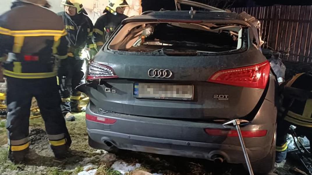 Вылетевший с дороги автомобиль попал в ДТП