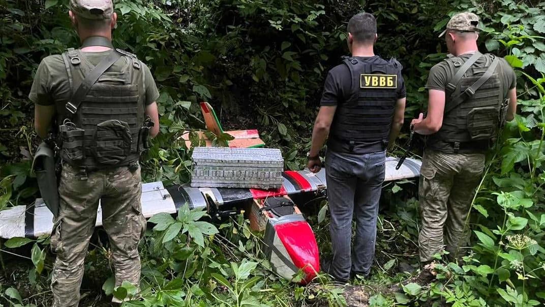 На Закарпатье пограничники обнаружили дрон, который должен был доставить в Румынию сигареты