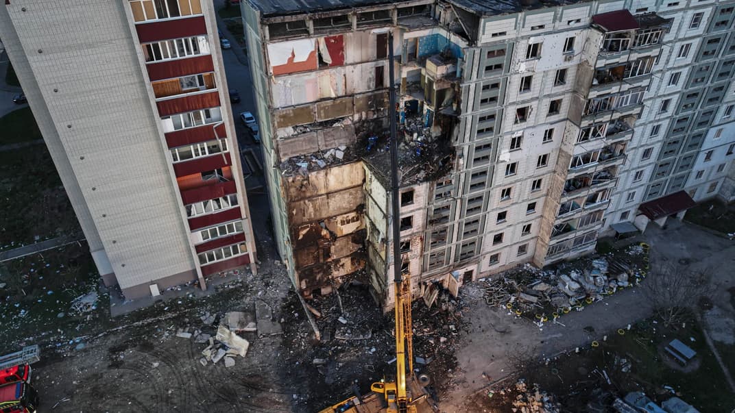 В Умані завершили пошуково-рятувальну операцію на місці ракетного удару росії: загинули 23 людини, серед них 6 дітей