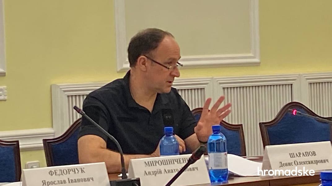 Заместитель министра обороны Денис Шарапов во время заседания антикоррупционного комитета при Верховной Раде, 23 августа 2023 года
