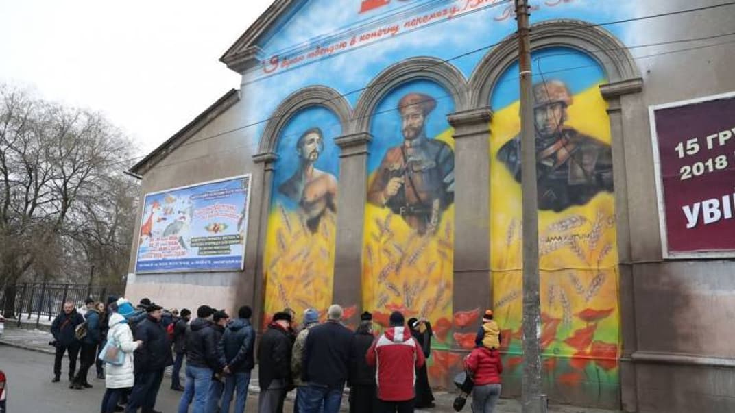 У Запоріжжі невідомі облили фарбою Мурал єдності поколінь захисників