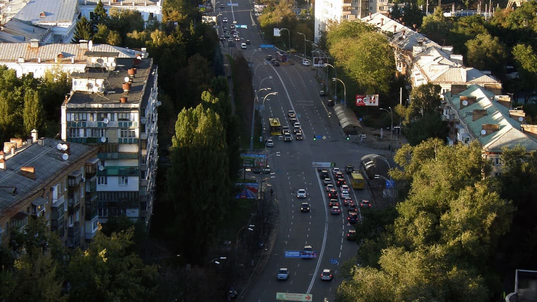 Початок Повітрофлотського проспекту та його продовження — вулиця В'ячеслава Чорновола