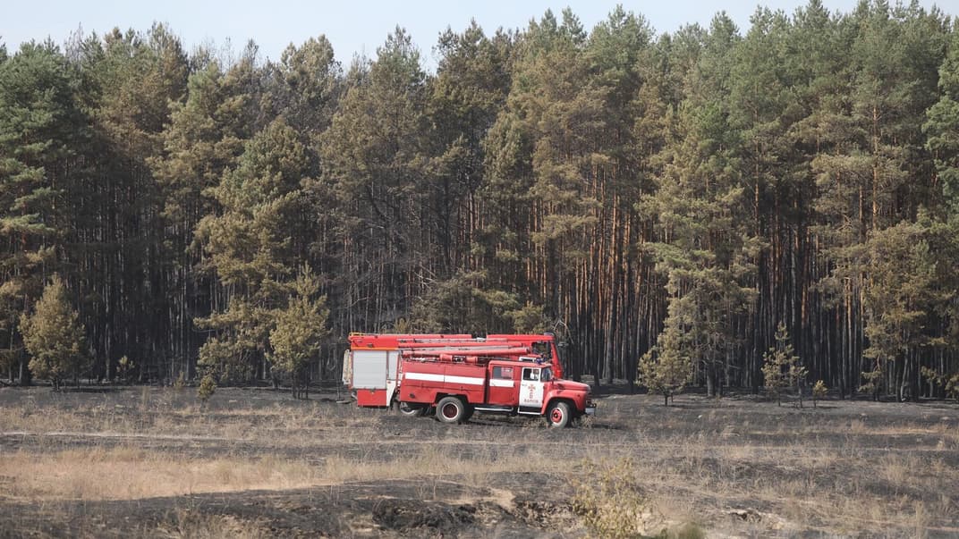 На Луганщині та Харківщині продовжують гасити осередки тління: відкритого вогню немає
