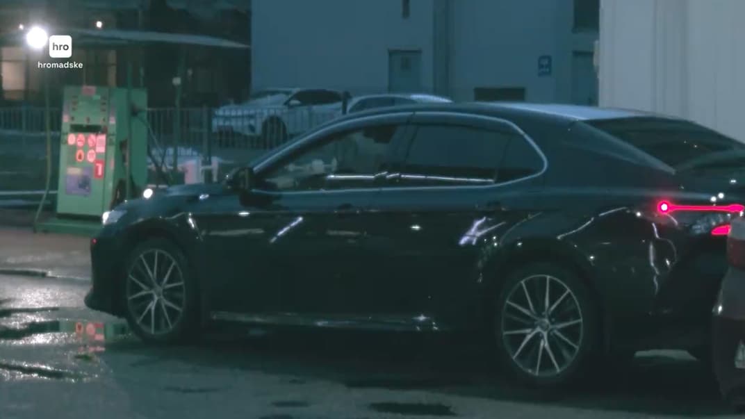 Toyota Camry, на якій поїхав Юрій Збітнєв після зустрічі з розслідувачами hromadske