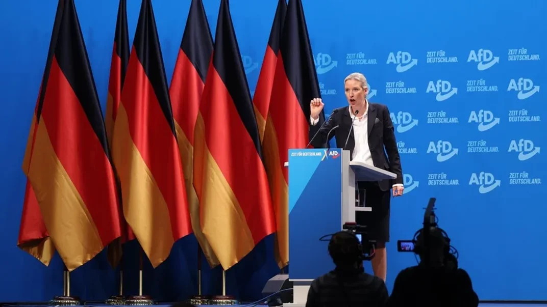 Аліса Вайдель, співголова ультраправої політичної партії «Альтернатива для Німеччини» і кандидатка на пост канцлера, виступає на партійному з’їзді 11 січня 2025 року