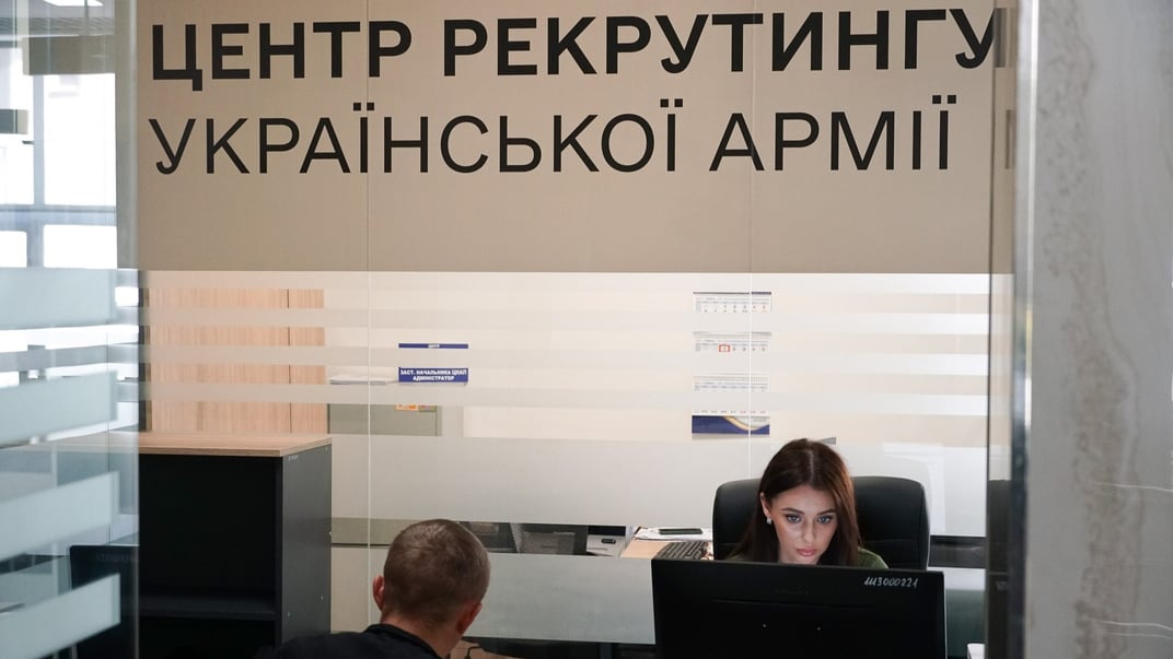 Иллюстративная фотография. Центр рекрутинга украинской армии в ЦПАУ Ужгорода, май 2024 года