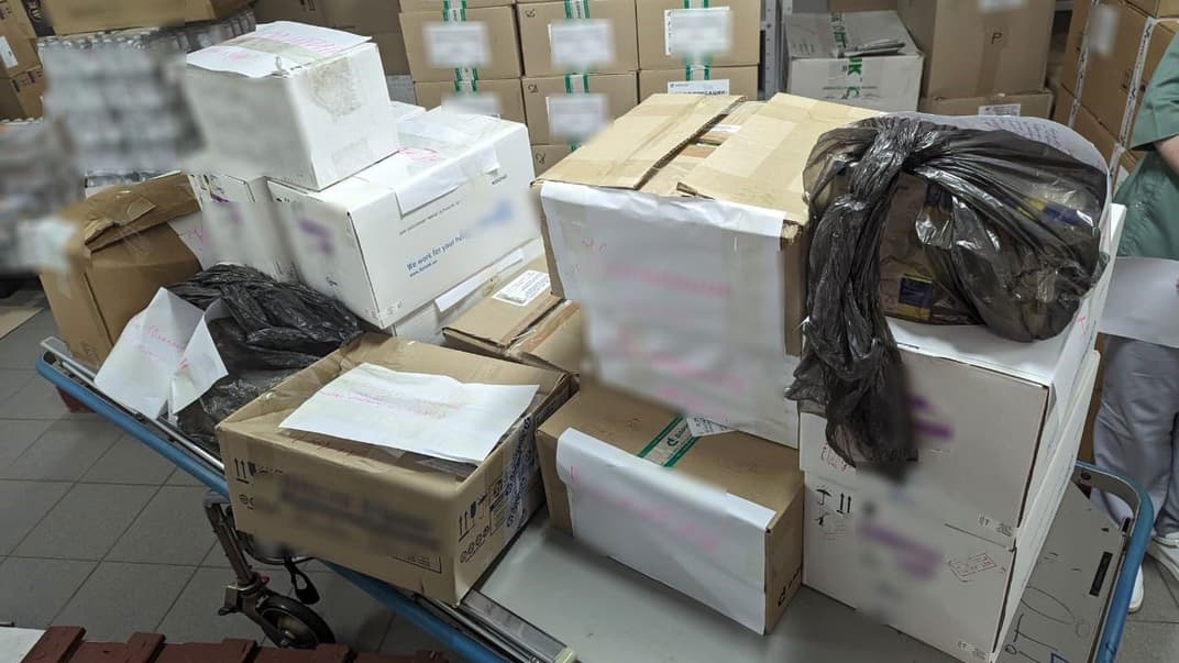 Следователи провели обыск в помещении больницы и изъяли медицинскую документацию и другие вещественные доказательства