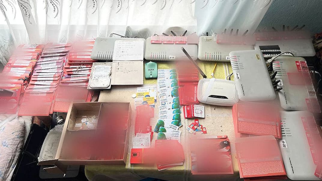 Виявлені речі в оселі фігуранта 