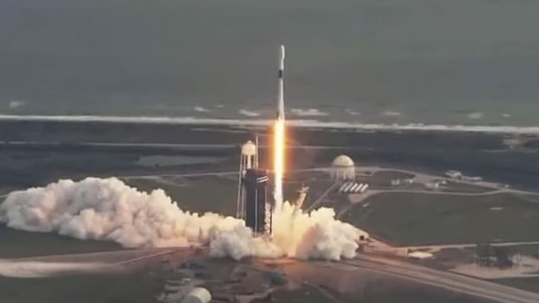 Запуск надсекретного супутника Національного управління військово-космічної розвідки США на ракеті-носії Falcon 9. Мис Канаверал, штат Флорида, США, 19 грудня 2020 року