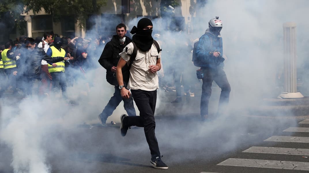 Во время первомайской демонстрации в Париже произошли столкновения между протестующими и полицией, 1 мая 2019 г.