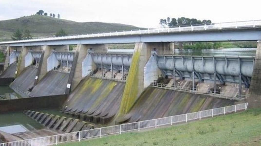 Дамба Карловского водохранилища