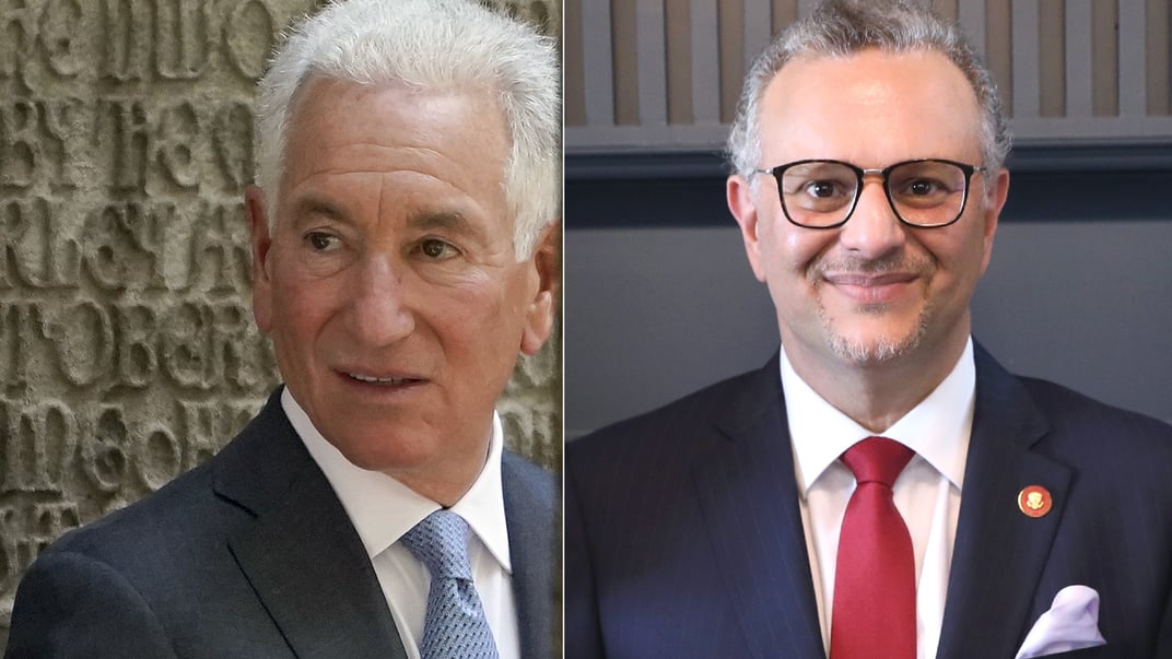 Чарльз Кушнер (ліворуч) та Массад Булос