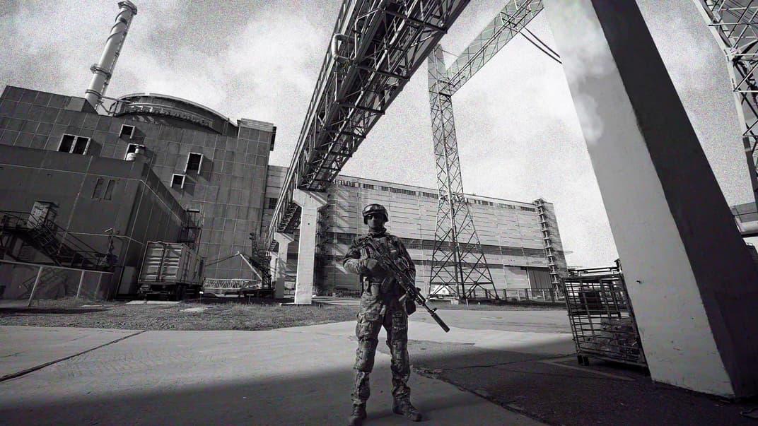 российские оккупанты охраняют район Запорожской АЭС, крупнейшей атомной электростанции в Европе