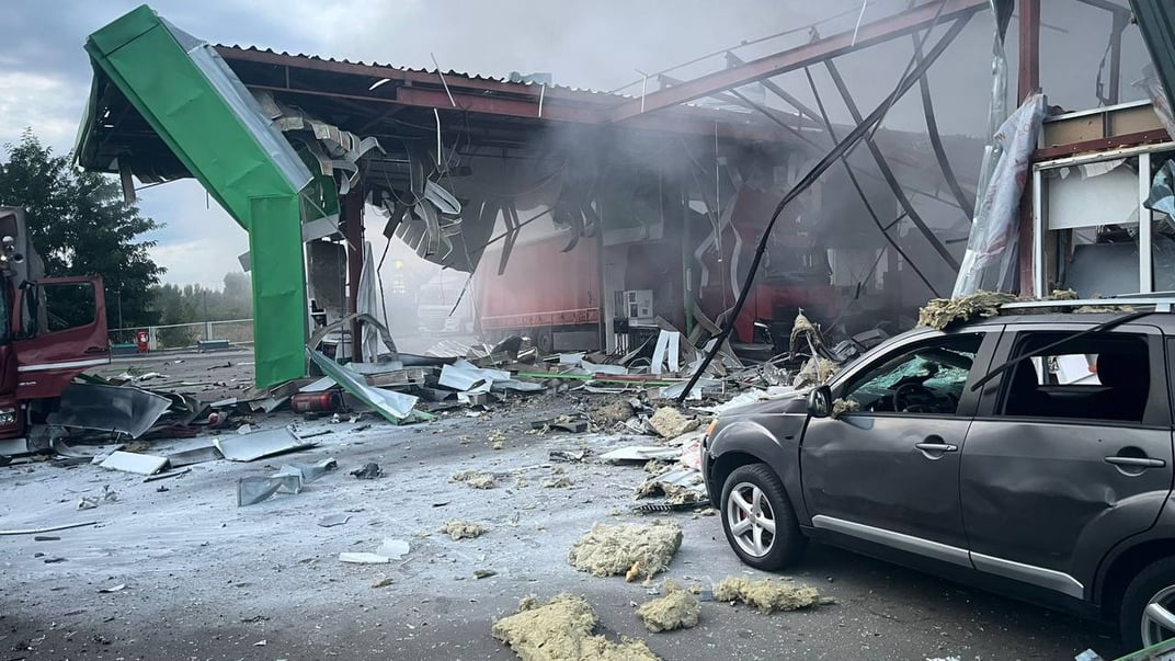 Наслідки російського удару по АЗС на Полтавщині