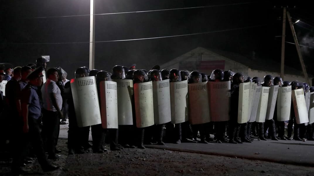 Попытка задержания бывшего президента Алмазбека Атамбаева, которого обвиняют в коррупции, в селе Кой-Таш близ Бишкека, Кыргызстан, 7 августа 2019