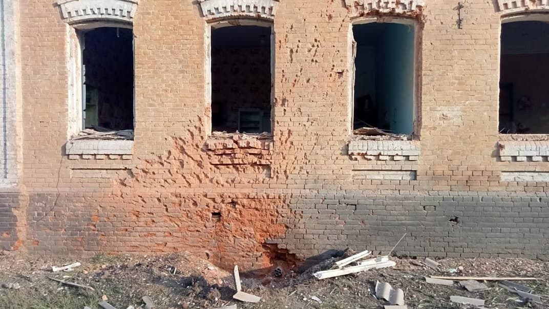 російський літак обстріляв церкву та дитсадок на Сумщині