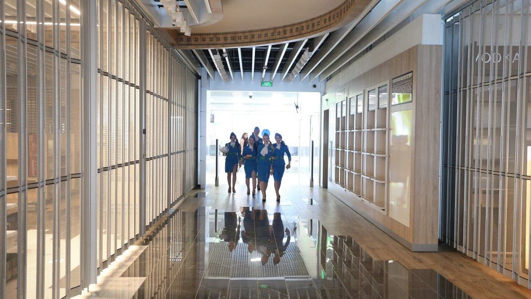 Стюардессы в Международном аэропорту «Киев» (Жуляны), 23 мая 2019 года