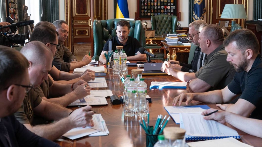 Президент Володимир Зеленський під час наради з правоохоронними та антикорупційними органами