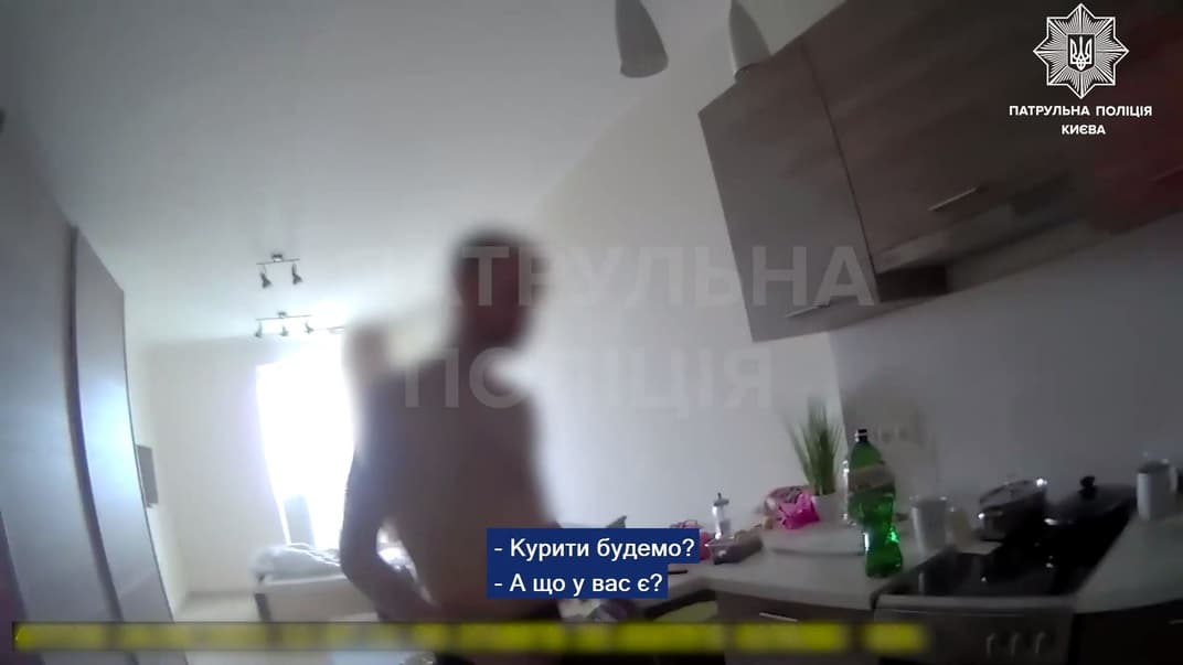 У Києві чоловік запропонував поліціянтам ужити з ним наркотики