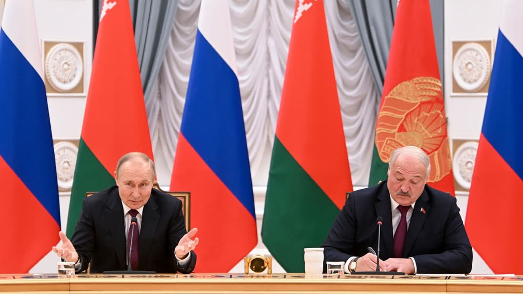 Президент россии владимир путин и самопровозглашенный президент Беларуси Александр Лукашенко на переговорах в Минске, Беларусь, 19 декабря 2022 года