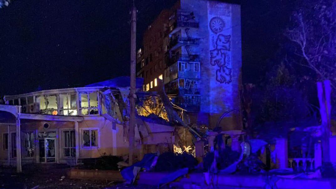 Пошкоджений готель у Краматорську