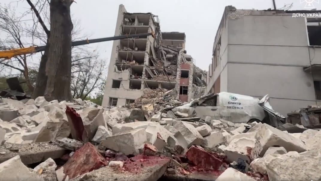 Последствия российского удара по Чернигову, 17 апреля 2024 года