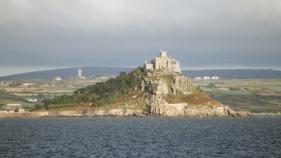 Колишній монастир на острові Сент-Майклз-Маунт, Англія. Ілюстративне фото