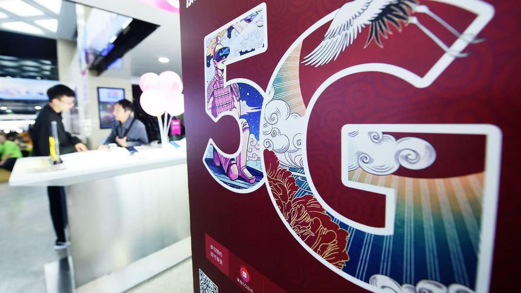 Китай запустив найбільшу у світі мережу 5G. Три найбільші мобільні оператори країни China Unicom, China Telecom та China Mobile почали надавати 5G по всій території Шанхаю, Пекіну, Гуанчжоу та Шеньчженю. На фото — сервісний центр China Mobile, 31 жовтня 2019 року