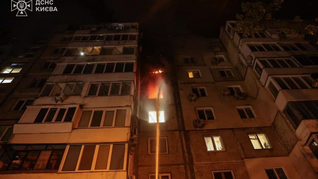 Поврежденный дом в Киеве после атаки россиян в ночь на 25 ноября