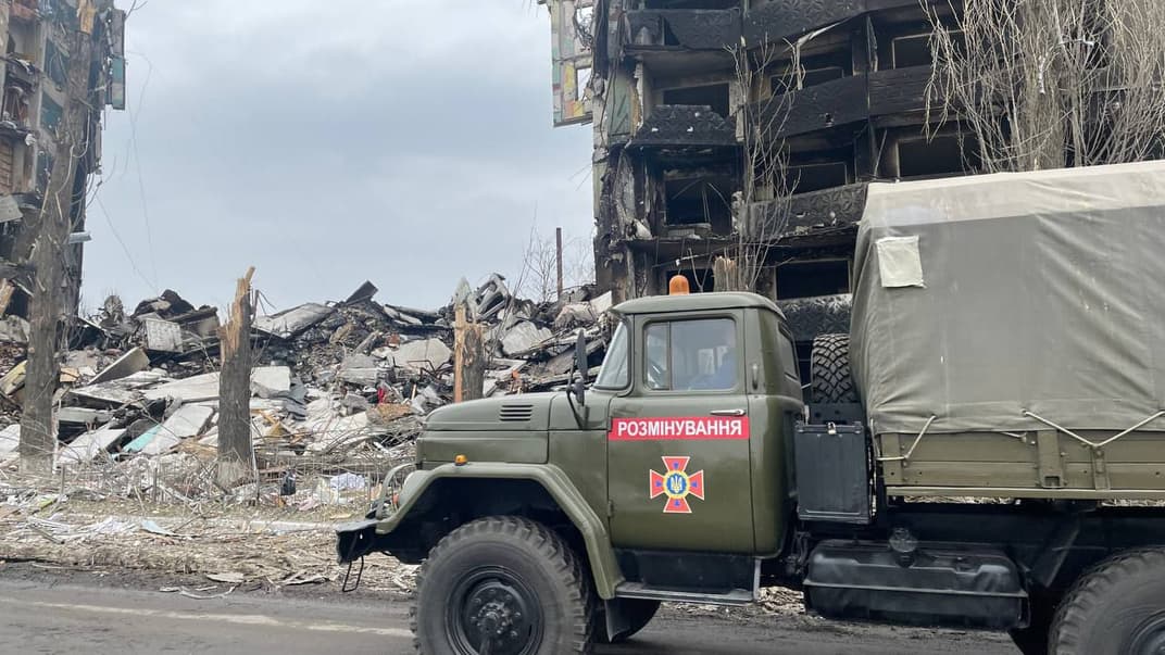 Зруйнована будівля у селищі Бородянка Київської області, 5 квітня 2022 року