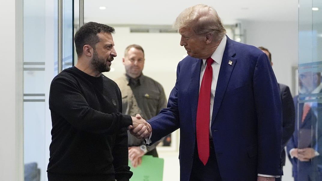 Володимир Зеленський та Дональд Трамп під час зустрічі в Нью-Йорку, вересень 2024 року Володимир Зеленський та Дональд Трамп під час зустрічі в Нью-Йорку, вересень 2024 року