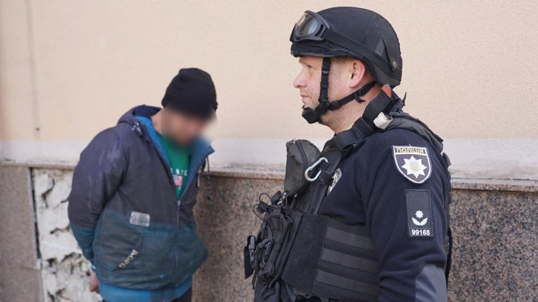Підозрюваний у крадіжці біля поліціянта