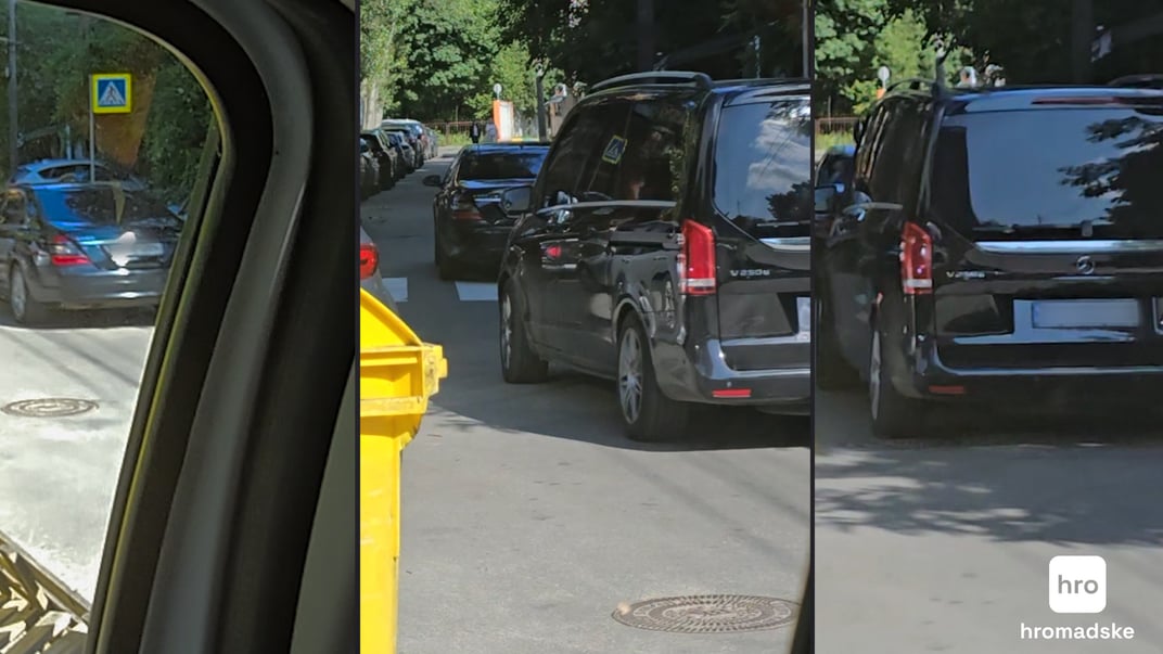 Чорний Mercedes-Benz S-Class, яким користується міністерка Ольга Стефанішина, на виїзді з ЖК «Львівська площа»