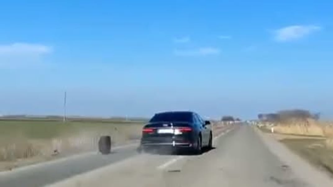 У машини президента Сербії Вучича на повному ходу пошкодилося колесо — ЗМІ (ВІДЕО)