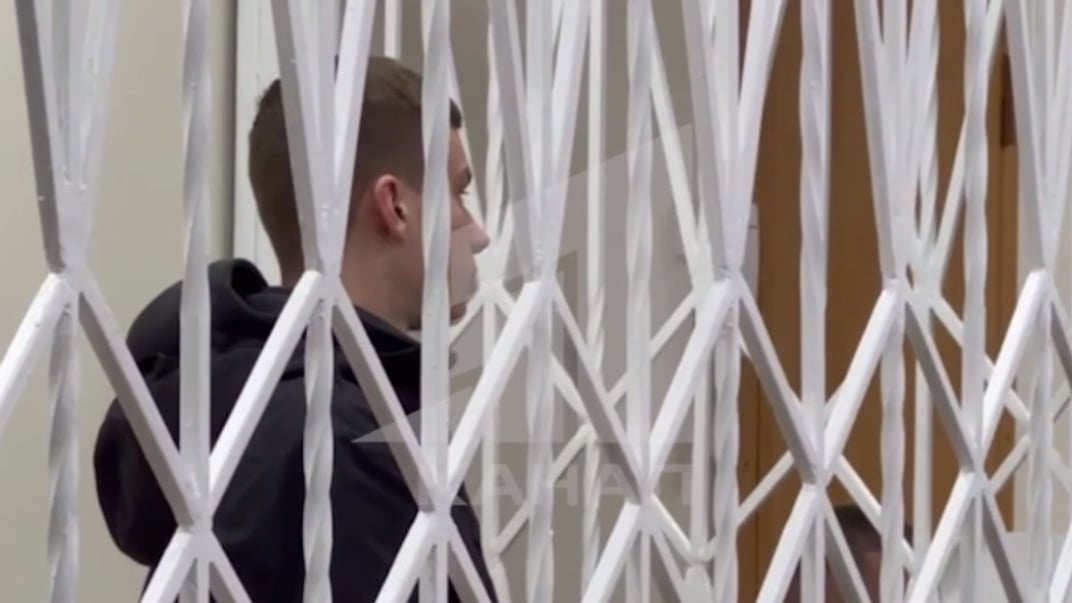 19-річний підозрюваний, який не визнає своєї провини та відмовляється відповідати, чи був за кермом