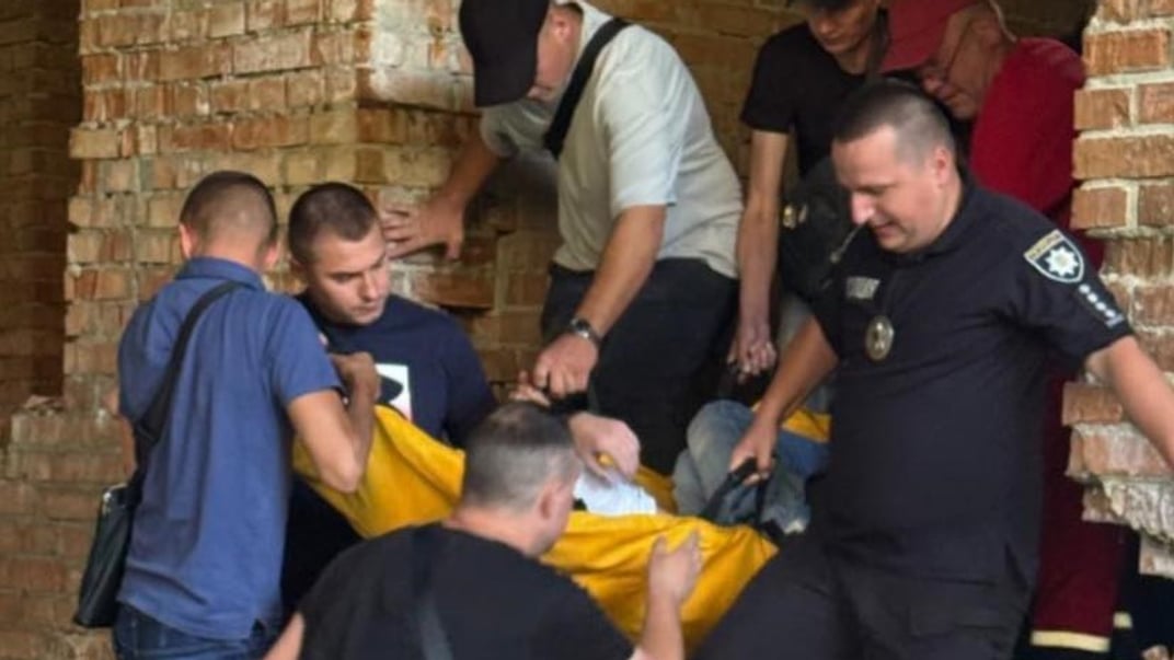 Хлопця знайшли непритомним в закинутій будівлі