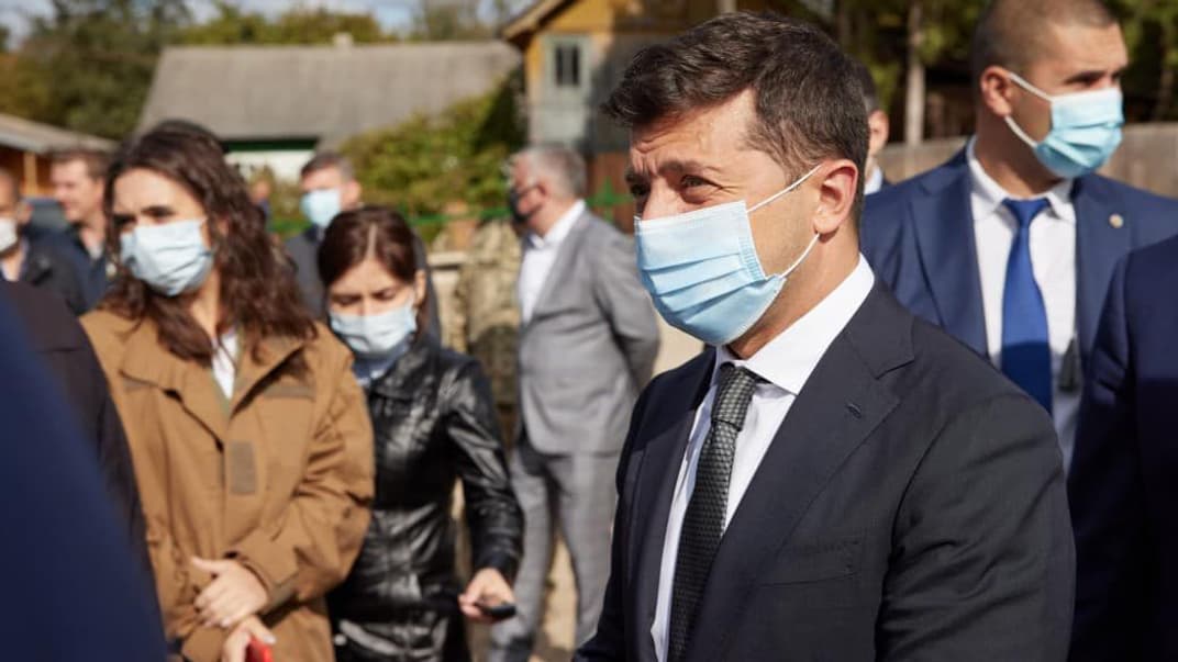 Зеленский нашел виновников вспышки COVID-19 в Украине: местные выборы и действующая местная власть
