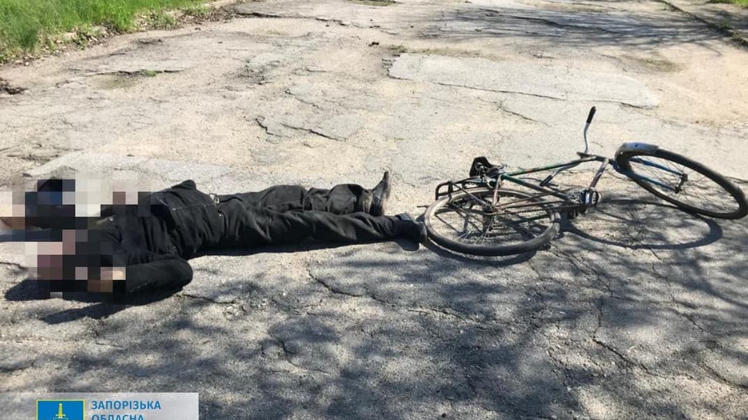 Мужчина, погибший в результате российских обстрелов Орехова Запорожской области, 26 апреля 2023 года