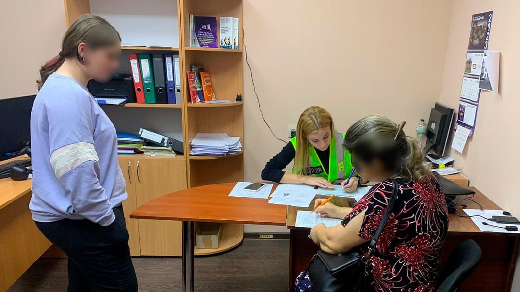 У Києві викрили дітей, які заради розваги обкрадали могили полеглих воїнів