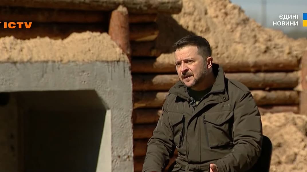 Президент Украины Владимир Зеленский во время интервью в эфире национального телемарафона