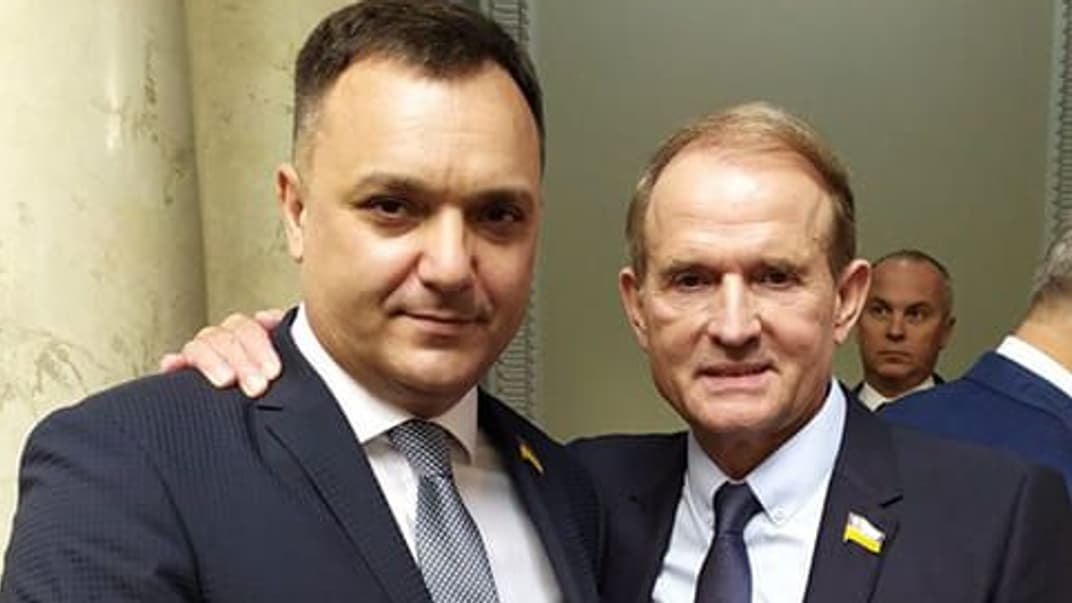 Народний депутат України з вже забороненої проросійської «Опозиційної платформи — За життя» Віктор Чорний та звинувачуваний у держзраді Віктор Медведчук