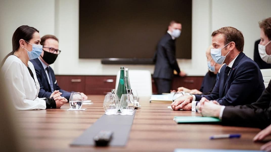 Світлана Тіхановська (зліва) та президент Франції Еммануель Макрон у Литві