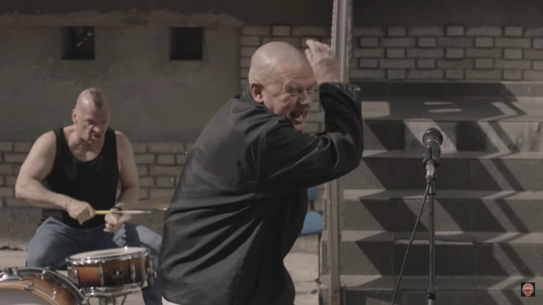 Кадр із кліпу KAZIK - Twój ból jest lepszy niż mój