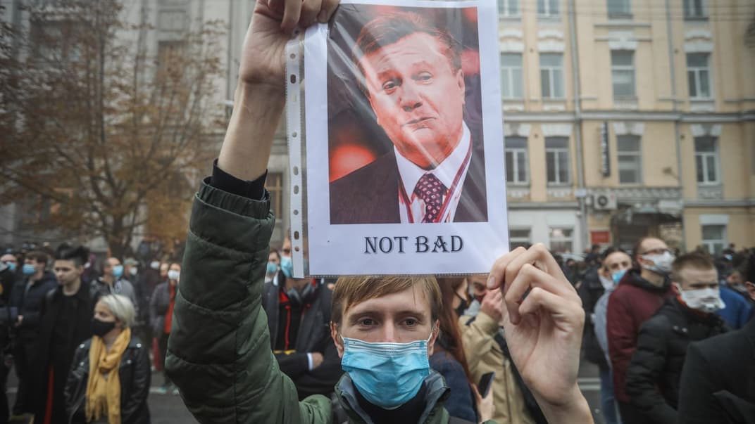 Зеленский идет в контратаку: что говорят про законопроект президента о роспуске Конституционного суда?