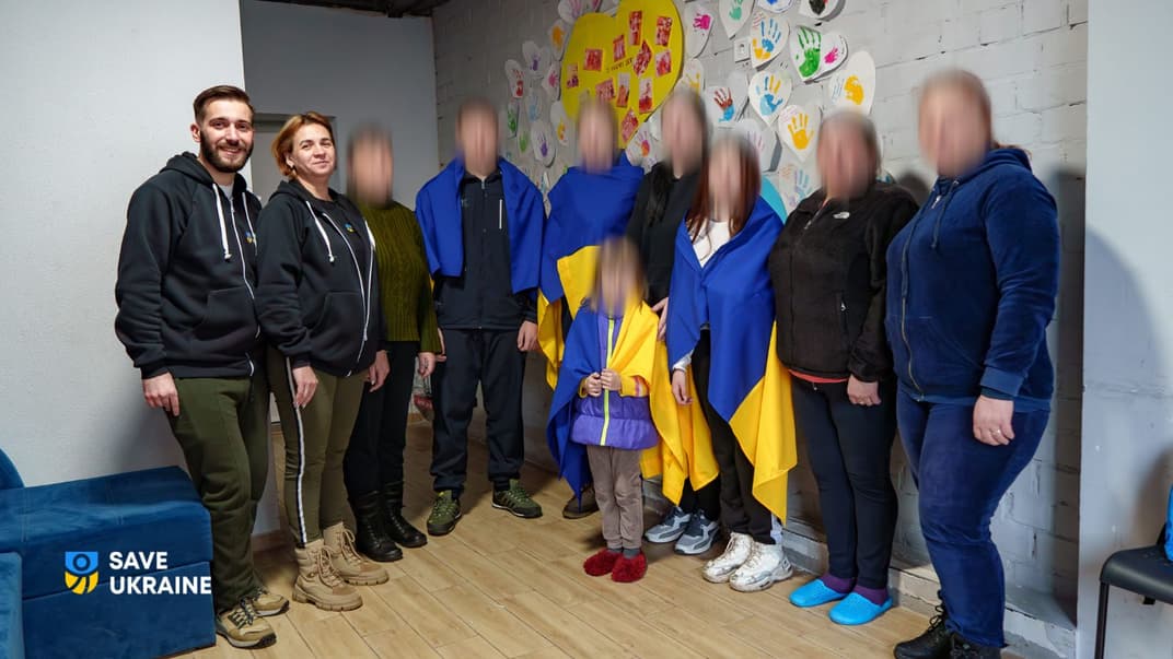 С оккупированной территории спасли три семьи с несовершеннолетними детьми