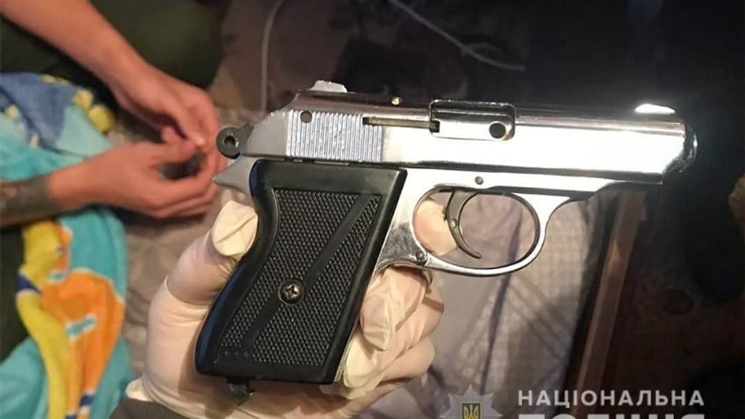 Зброя, з якої два хлопці стріляли по перехожих із вікна багатоповерхівки, Хмельницький, 21 вересня 2021 року